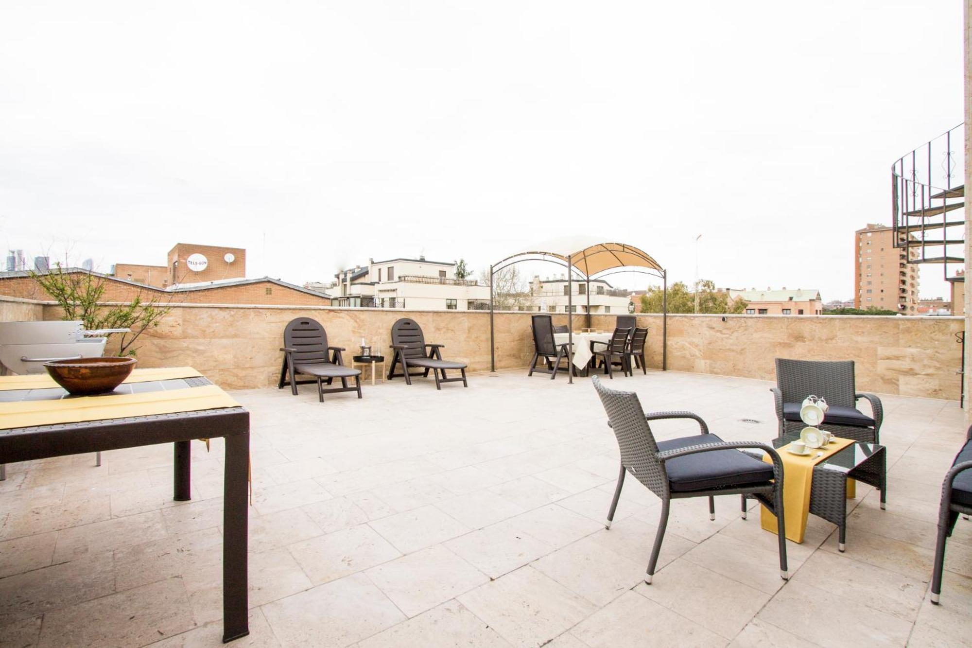Apartamentos Villablino Arturo Soria Madrid Luaran gambar